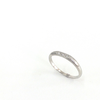 プラチナとダイヤモンドの結婚指輪