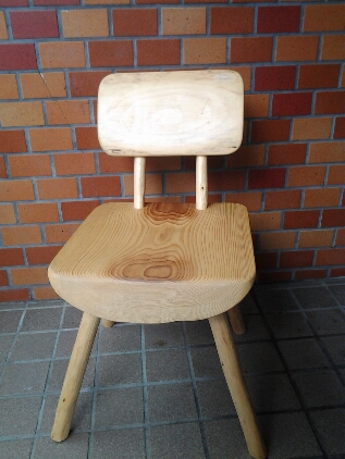 吉野桧杉を使用。透明塗装で屋外で使えます。