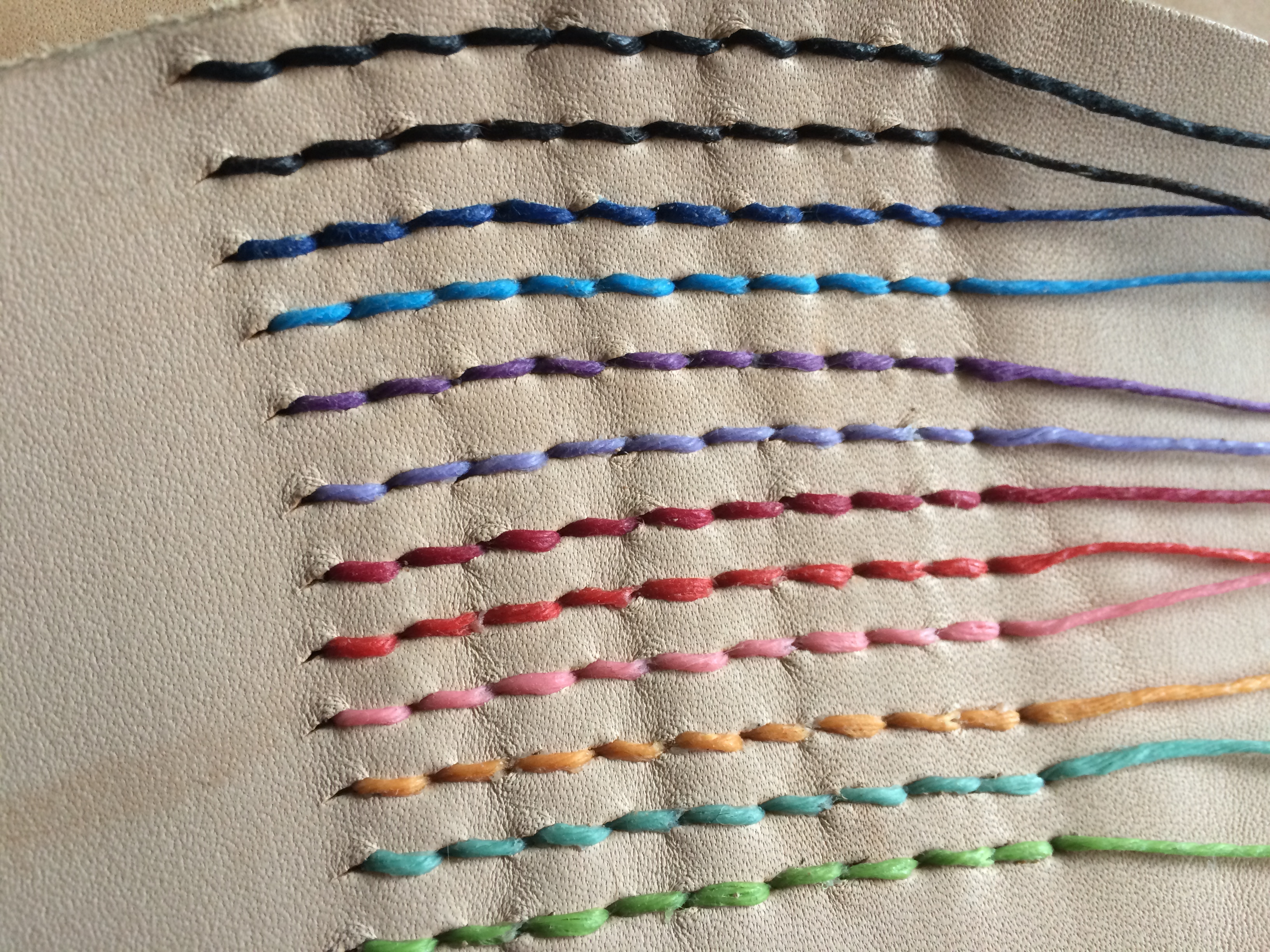 綴じ糸12色のサンプルです！蝋引き糸を使っています。赤青黄～鮮やかです