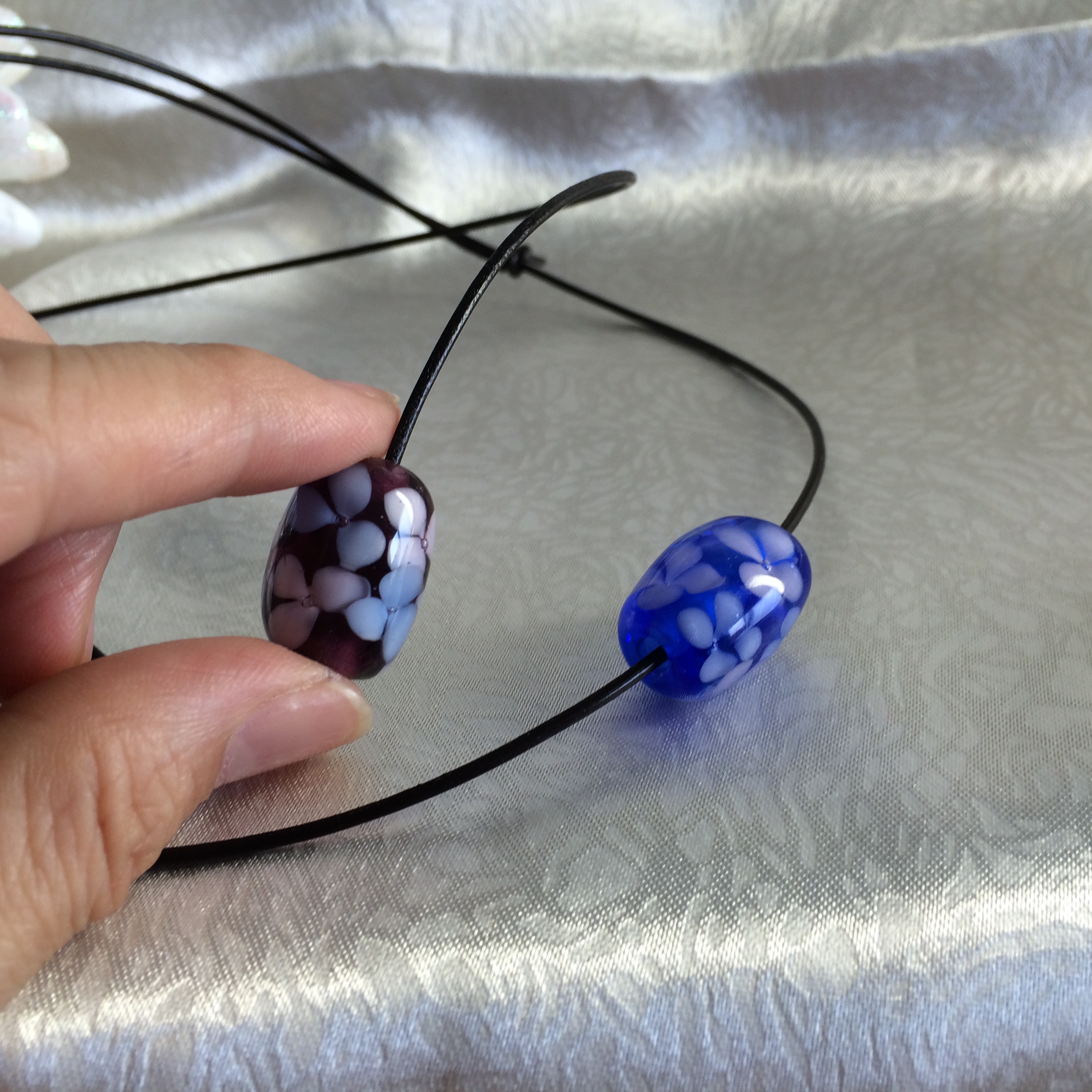 革ひもとトンボ玉のシンプルネックレスを作りました！ | rikoyu ＊やどかりウェディング・貝殻と革の小物＊ りこゆ